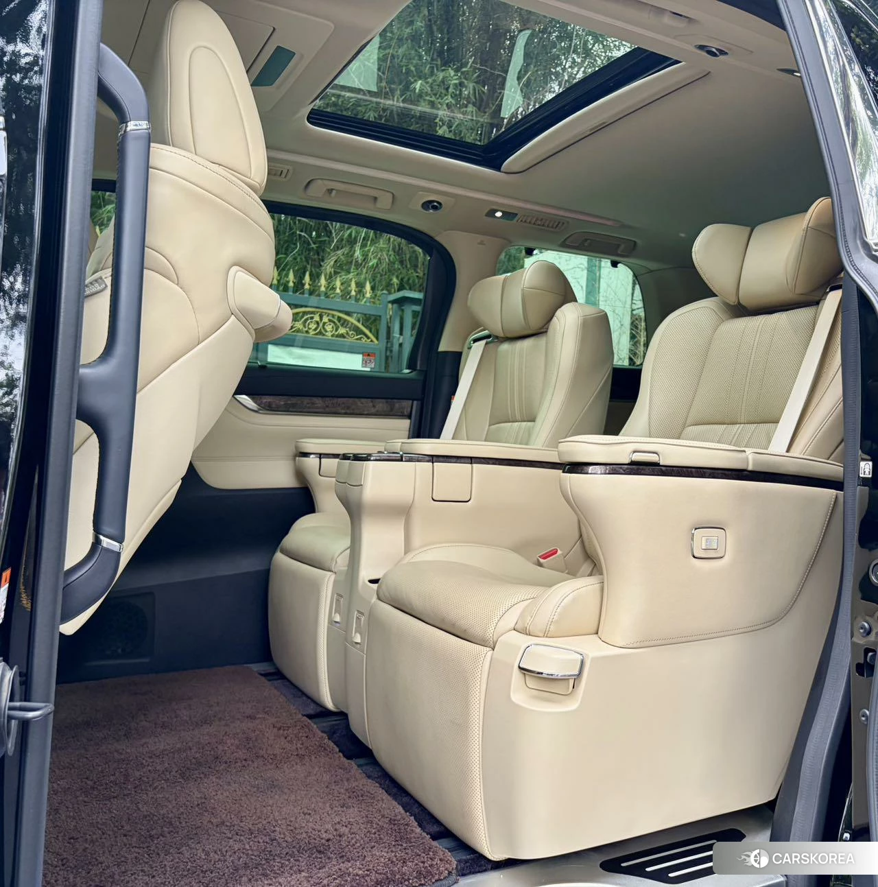 Toyota Alphard 2021 Черный из Китая, фото 6