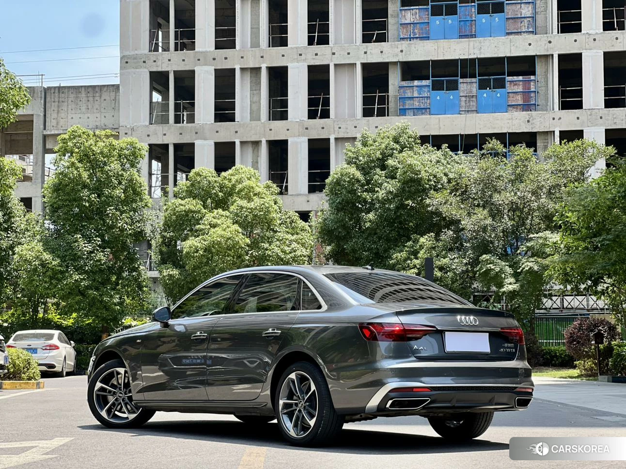Audi A4L 2021 Темно-серый из Китая, фото 6