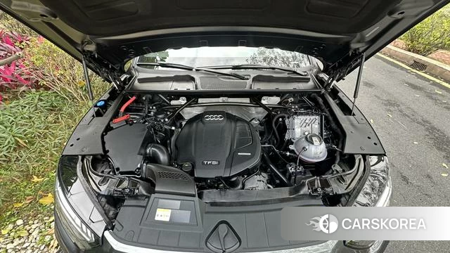 Audi Q5L 2021 Темно-серый из Китая, фото 6
