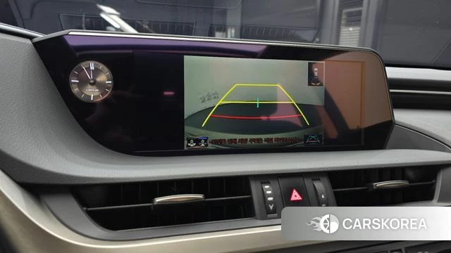 Lexus ES300h 7th generation 2018 Серебристо-серый из Кореи, фото 6