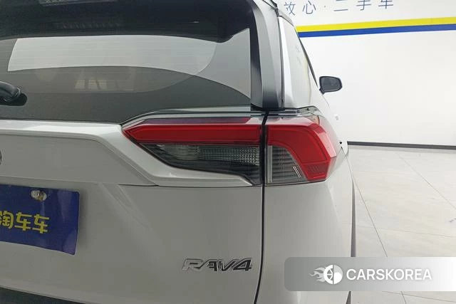Toyota RAV4 2022 Белый из Китая, фото 6