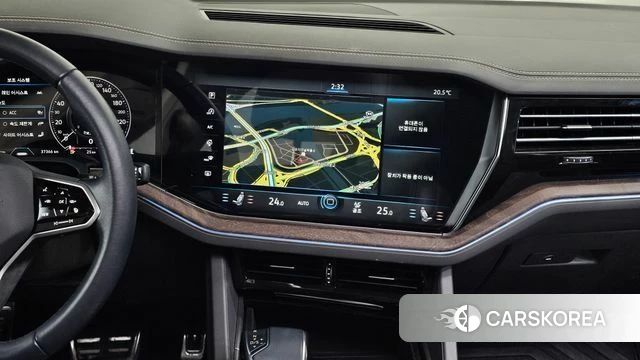 Volkswagen Touareg 3rd generation 2023 Серебряный из Кореи, фото 6