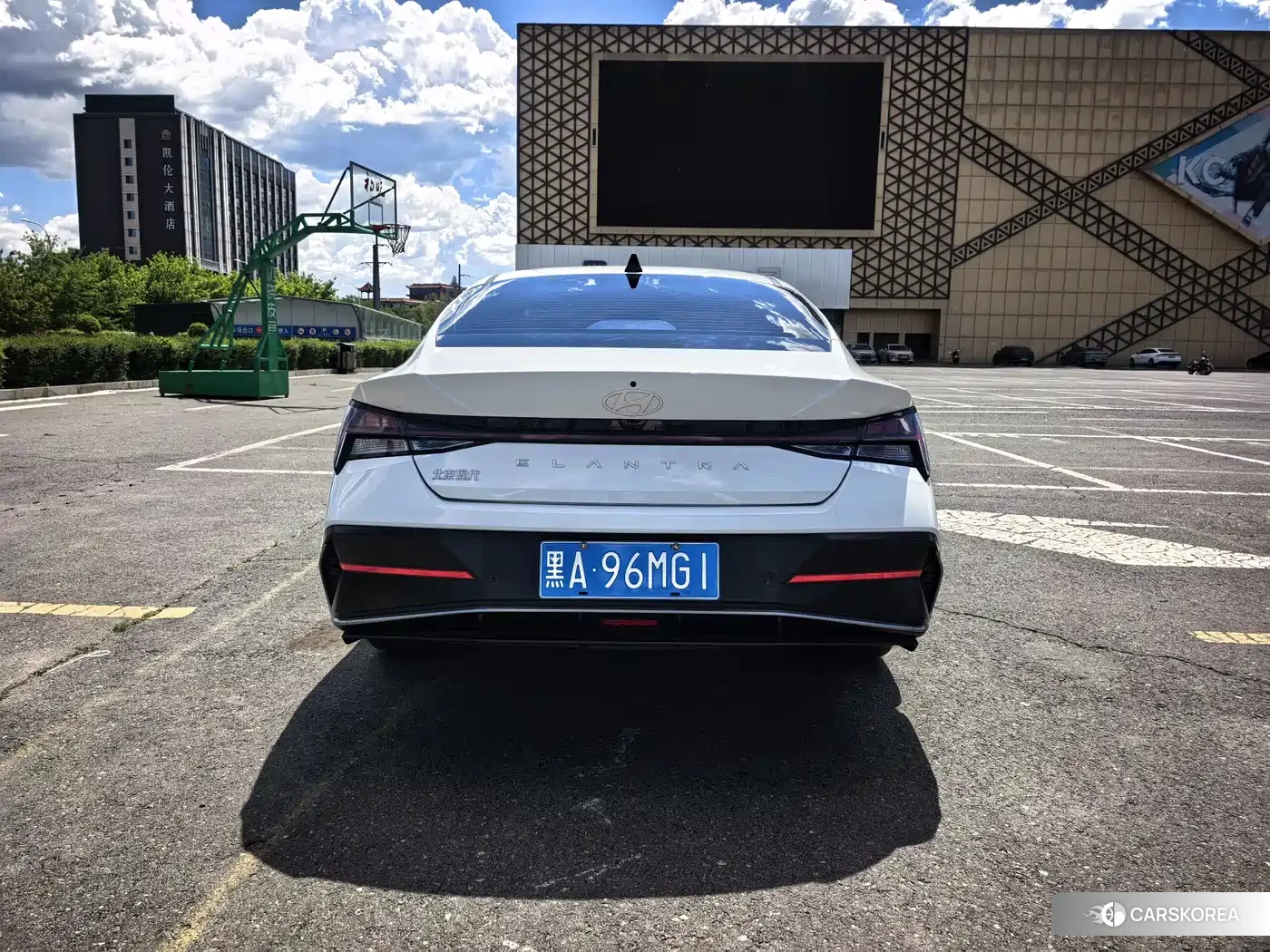 Hyundai Elantra 2023 Белый из Китая, фото 6