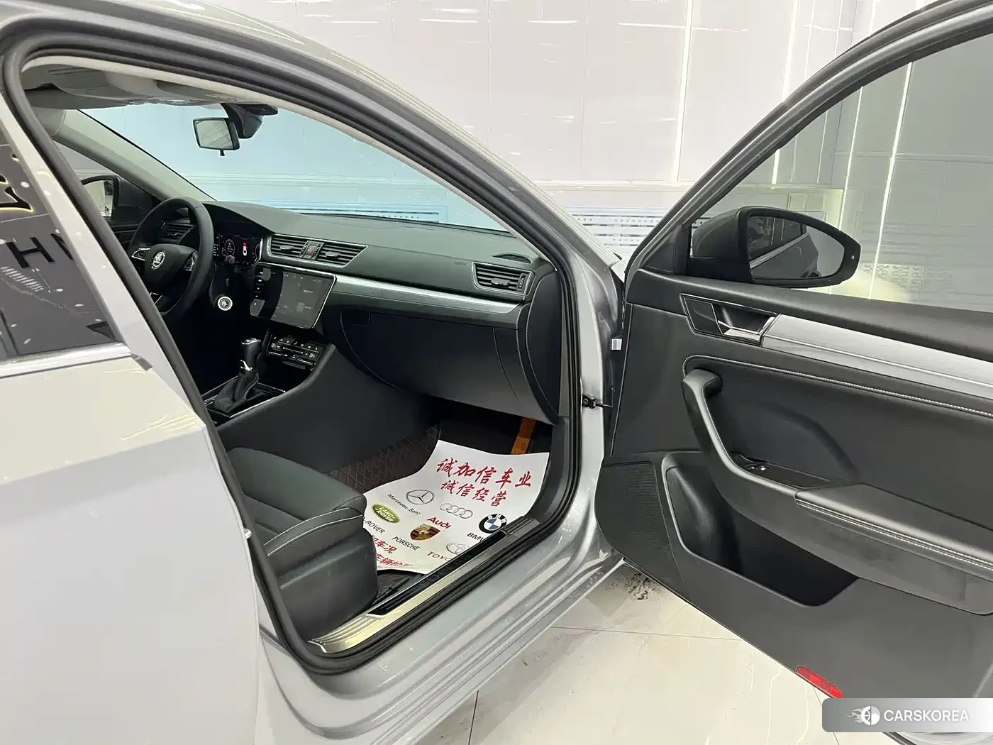 Skoda Superb 2023 Silver/gray из Китая, фото 6
