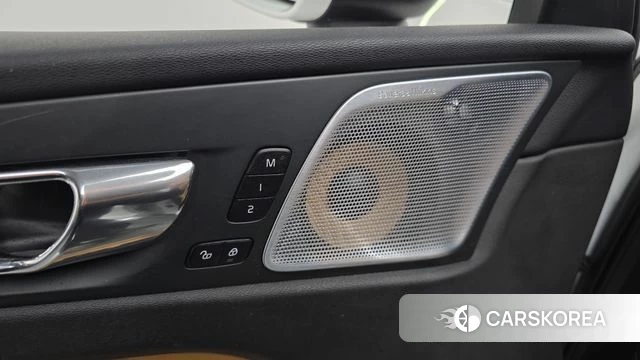 Volvo XC60 second Generation 2019 Белый из Кореи, фото 6