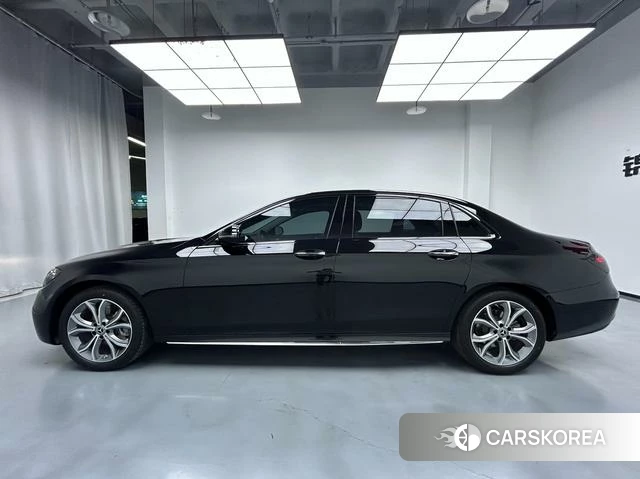 Mercedes-Benz E-Class 2024 Черный из Китая, фото 6
