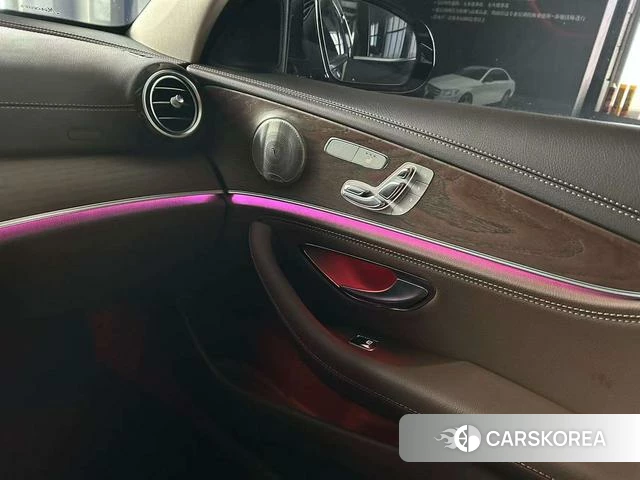 Mercedes-Benz E-Class 2023 Черный из Китая, фото 6