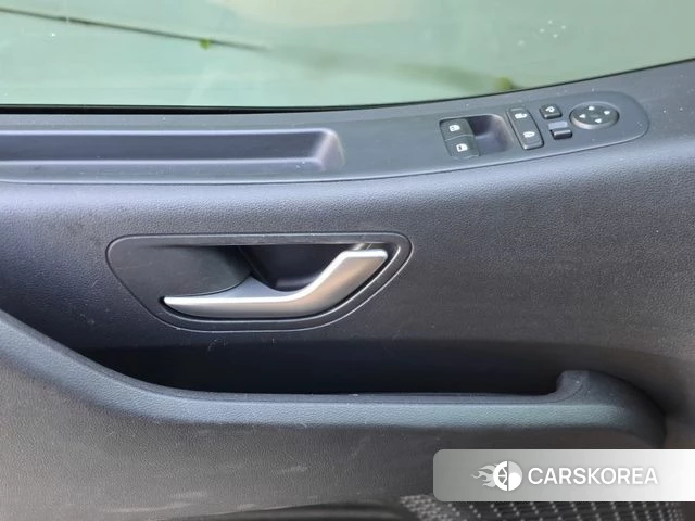 Hyundai Staria 2021 Белый из Кореи, фото 6