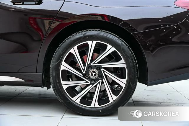 Mercedes-Benz E-Class 2024 Красный из Китая, фото 6
