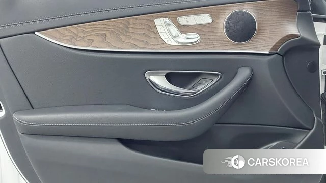 Mercedes-Benz E-Class W213 2023 Белый из Кореи, фото 6