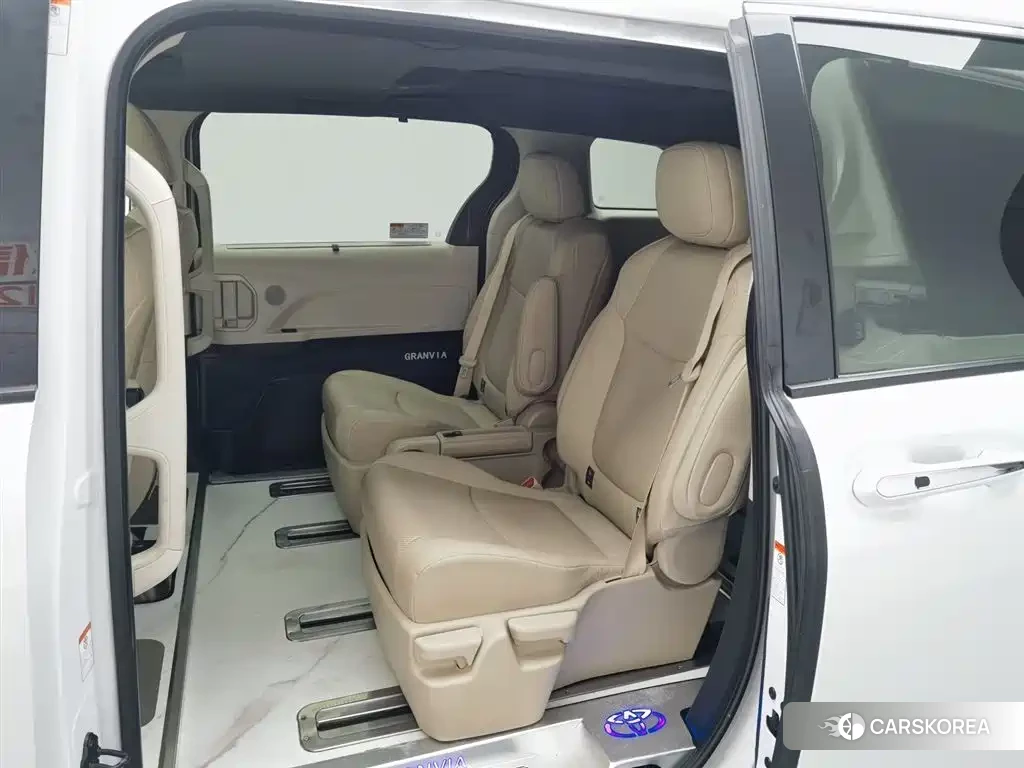Toyota Granvia 2023 Белый из Китая, фото 6