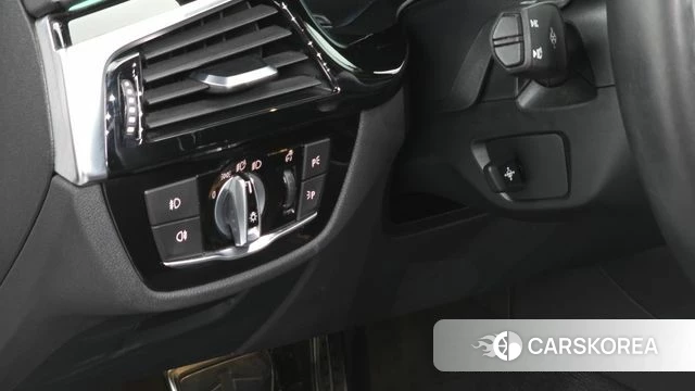 BMW 5 Series (G30) 2018 Белый из Кореи, фото 6