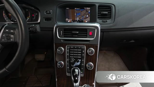 Volvo S60 2018 Серебристо-серый из Кореи, фото 6
