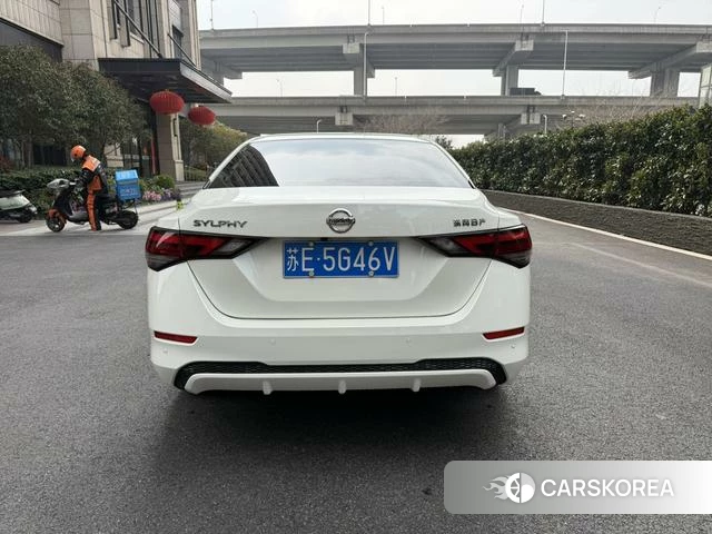 Nissan Sylphy 2022 Белый из Китая, фото 6
