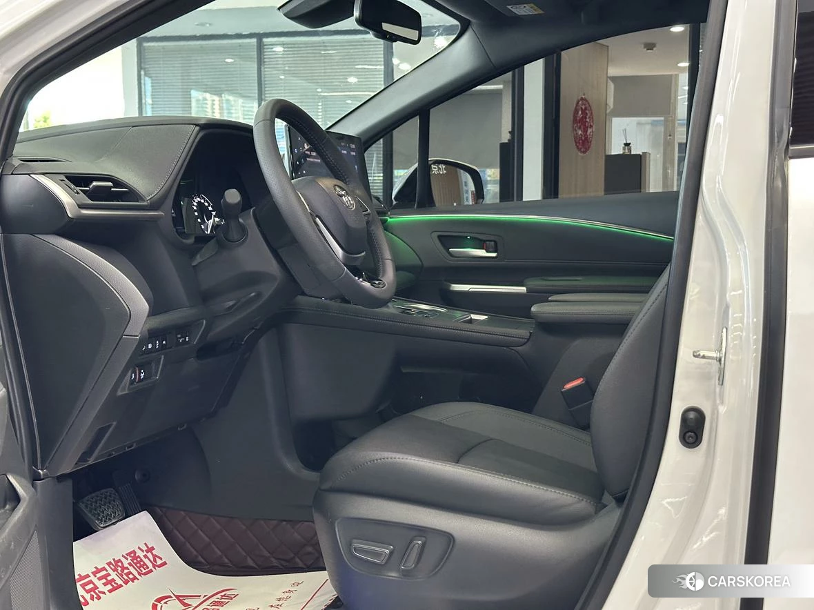 Toyota Sienna 2021 Белый из Китая, фото 6