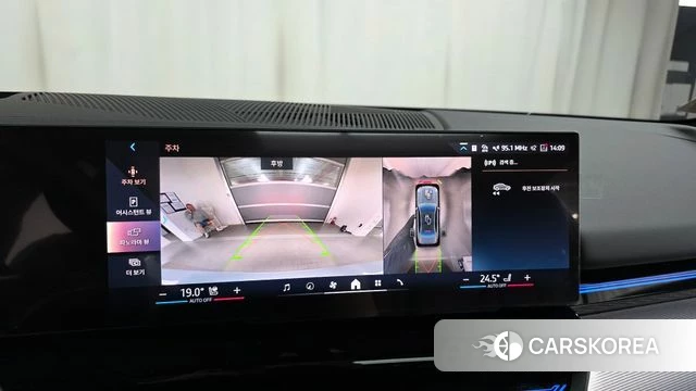 BMW 5 Series (G60) 2024 Цвет галактики из Кореи, фото 6