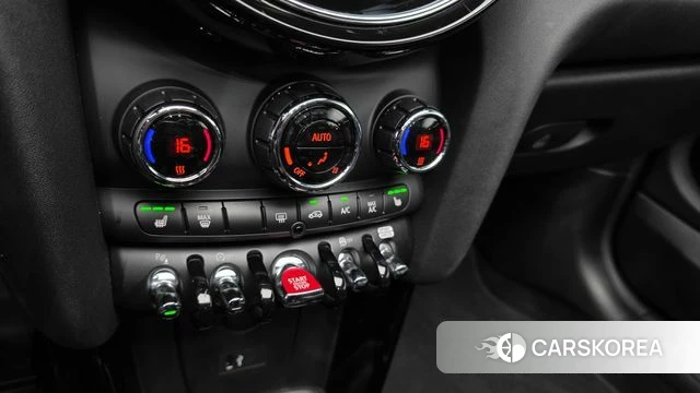 Mini Cooper Convertible 2024 Серебристо-серый из Кореи, фото 6