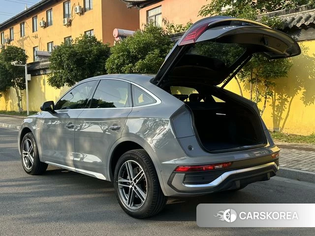 Audi Q5L 2021 Серебристо-серый из Китая, фото 6