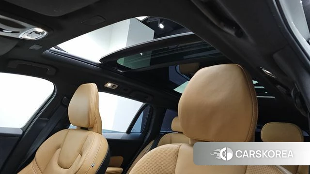 Volvo V60 Cross-Country 2nd Generation 2019 Белый из Кореи, фото 6