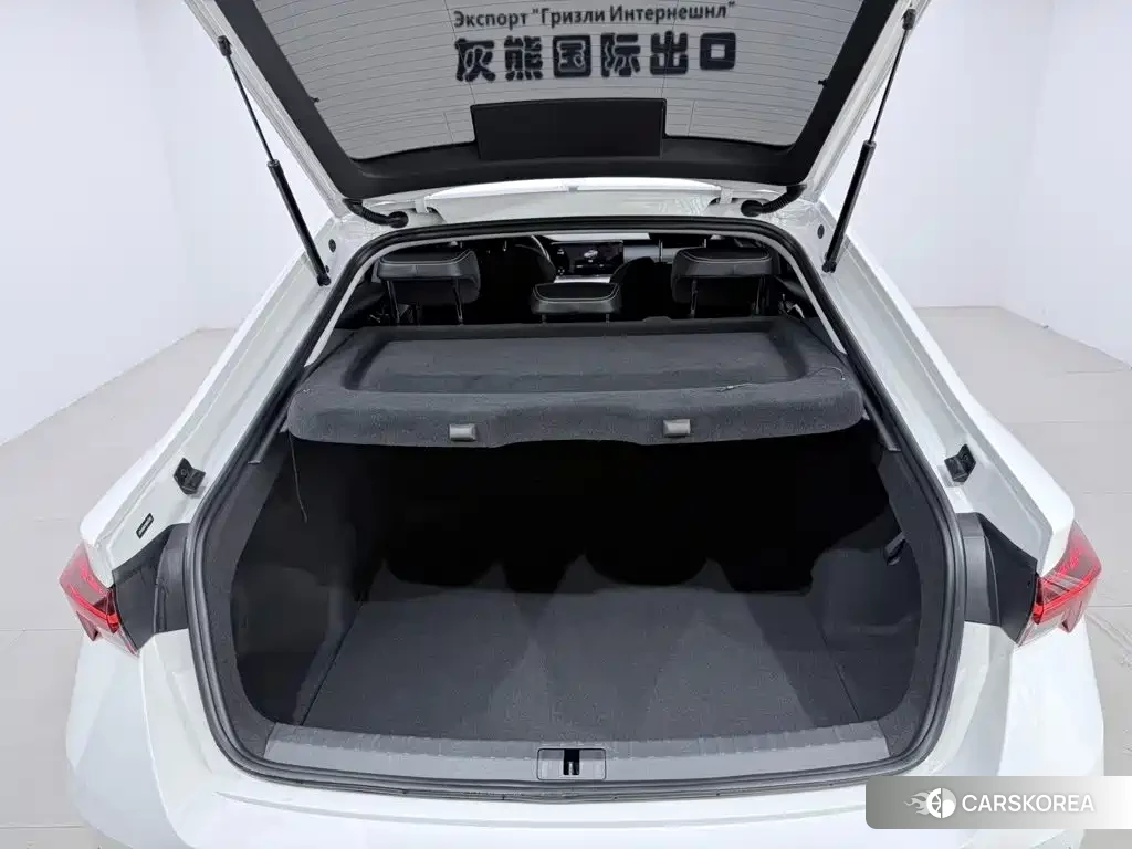 Skoda Octavia 2023 Белый из Китая, фото 6