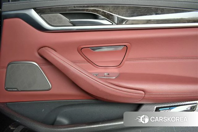 BMW 5 series 2020 Черный из Китая, фото 6