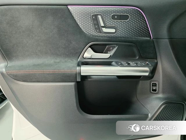 Mercedes-Benz GLA - Class H247 2025 Белый из Кореи, фото 6