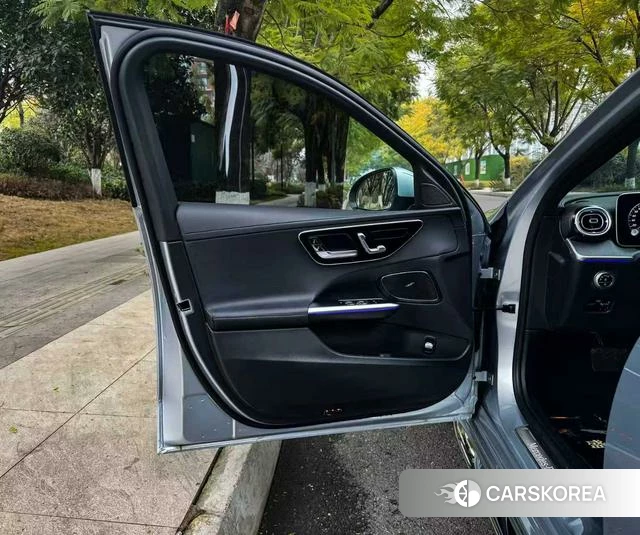 Mercedes-Benz C-class 2023 Серебристо-серый из Китая, фото 6