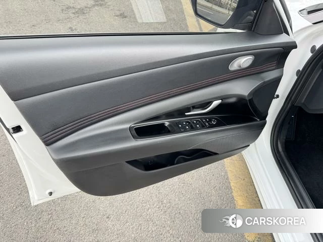Hyundai Elantra 2023 Белый из Китая, фото 6
