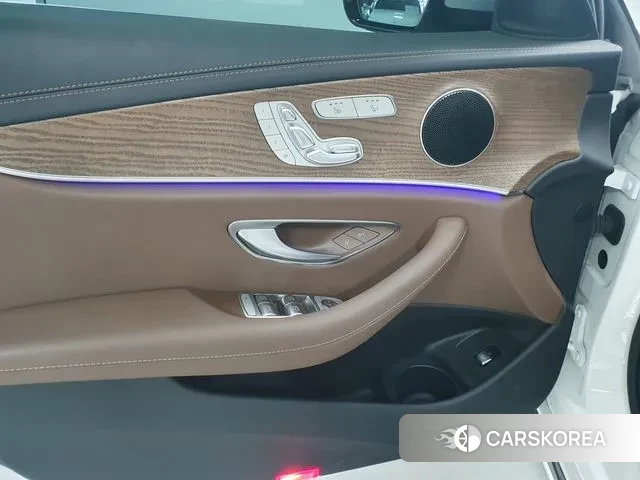 Mercedes-Benz E-Class W213 2023 Белый из Кореи, фото 6