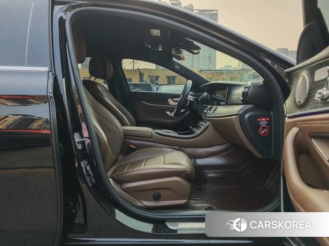 Mercedes-Benz E-Class 2022 Черный из Китая, фото 6