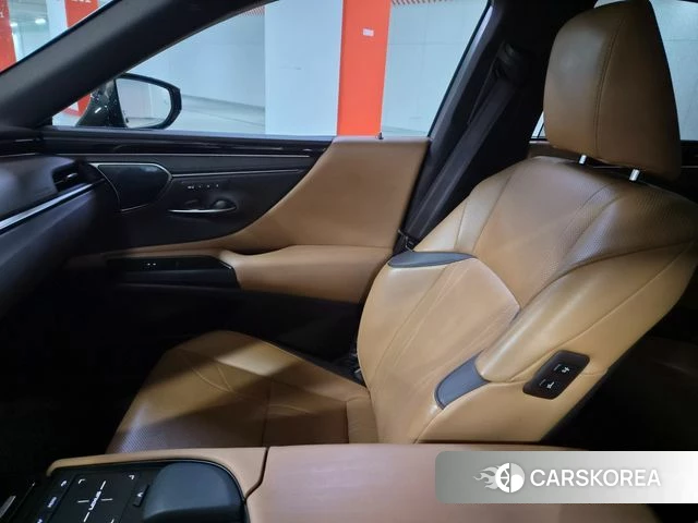 Lexus ES300h 7th generation 2019 Песочный из Кореи, фото 6