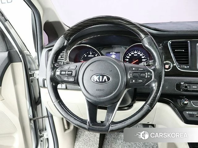 Kia The New Carnival 2018 Серебряный из Кореи, фото 6