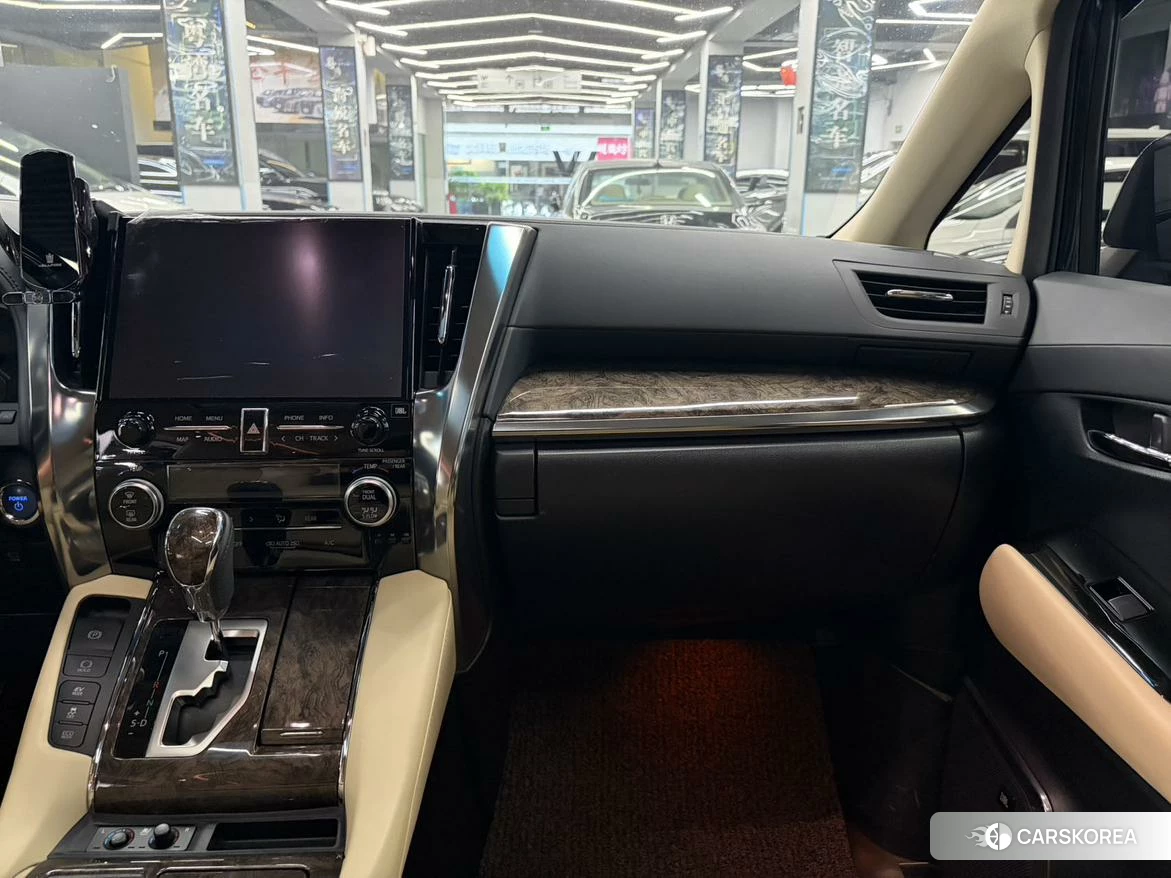 Toyota Vellfire 2021 Черный из Китая, фото 6