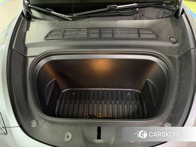 Tesla Model Y 2024 Серебряный из Кореи, фото 6