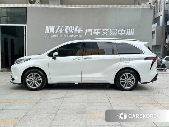 Toyota Sienna 2023 Белый из Китая, фото 6