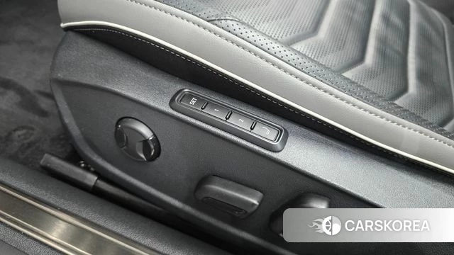 Volkswagen Arteon 2023 Красный из Кореи, фото 6