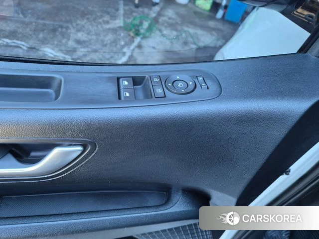 Hyundai The New Staria 2026 Белый из Кореи, фото 6
