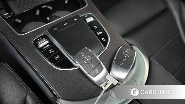 Mercedes-Benz GLC-Class X253 2021 Белый из Кореи, фото 6