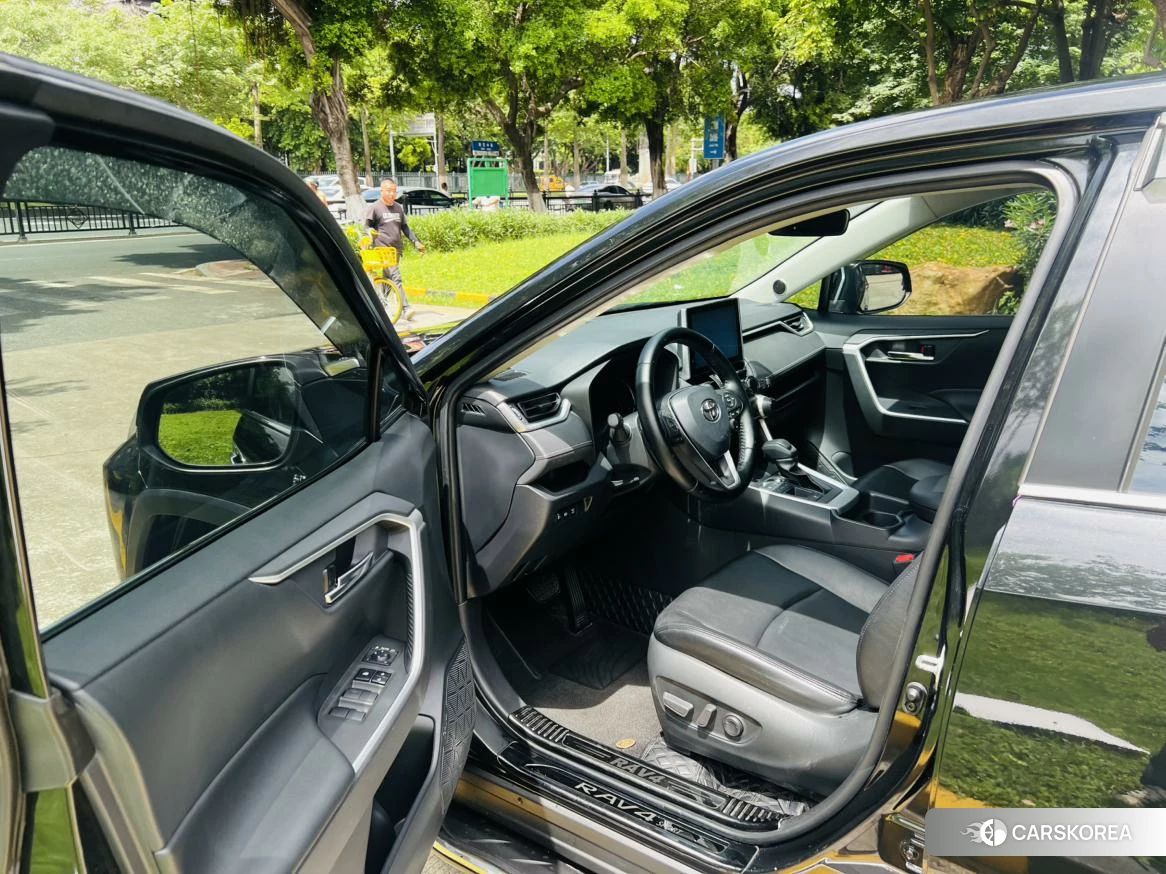 Toyota RAV4 2022 Черный из Китая, фото 6