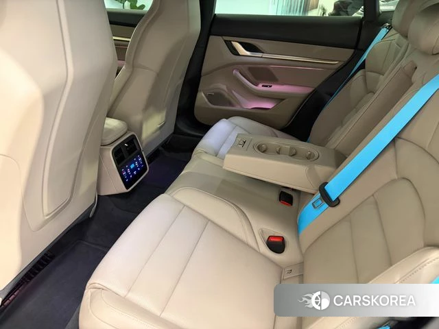 Porsche Taycan 2025 Белый из Кореи, фото 6