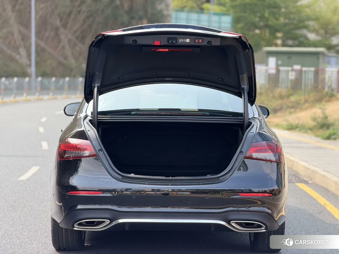 Mercedes-Benz E-Class 2023 Черный из Китая, фото 6