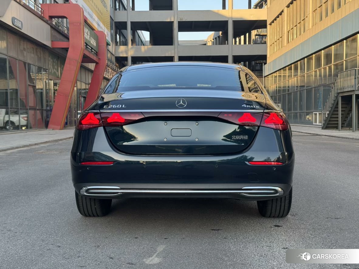 Mercedes-Benz E-Class 2024 Зеленый из Китая, фото 6