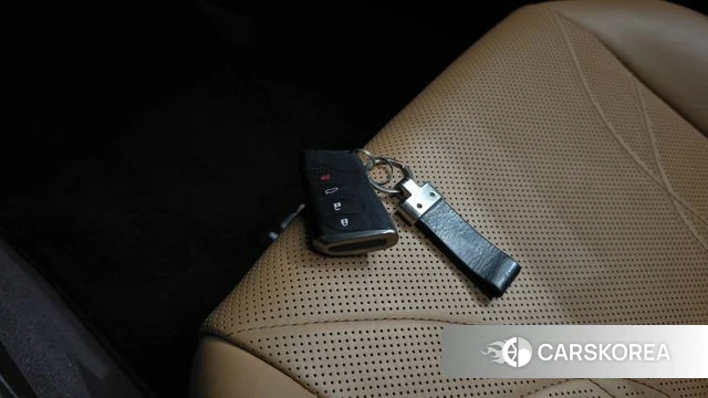 Lexus ES300h 7th generation 2019 Серебряный из Кореи, фото 6
