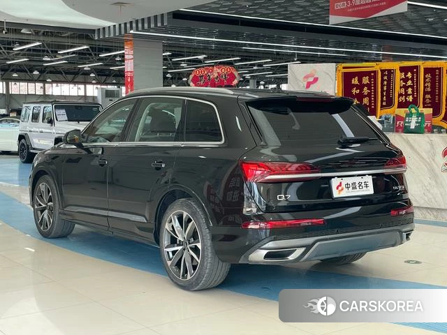 Audi Q7 2023 Черный из Китая, фото 6
