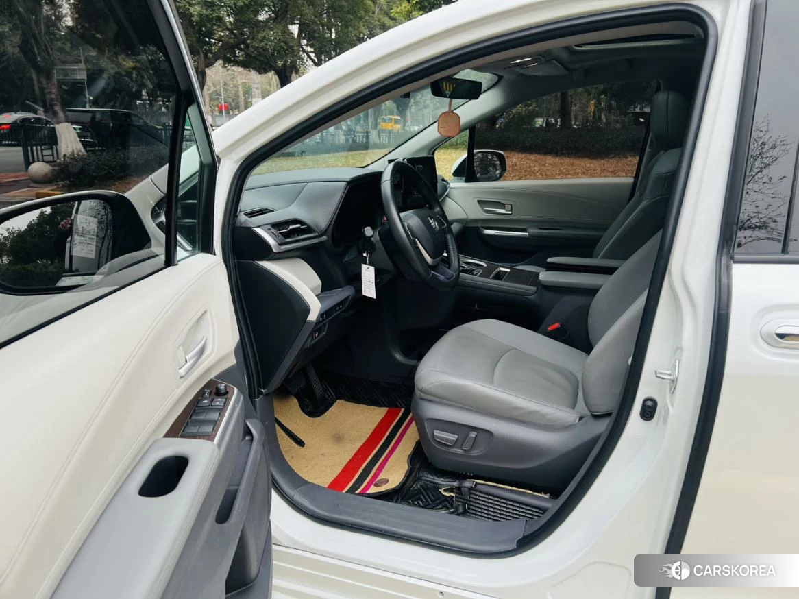 Toyota Sienna 2023 Белый из Китая, фото 6