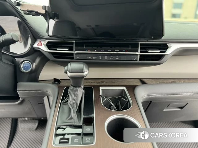 Toyota Granvia 2023 Серебристо-серый из Китая, фото 6