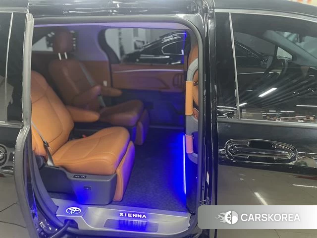 Toyota Sienna 2025 Черный из Китая, фото 6