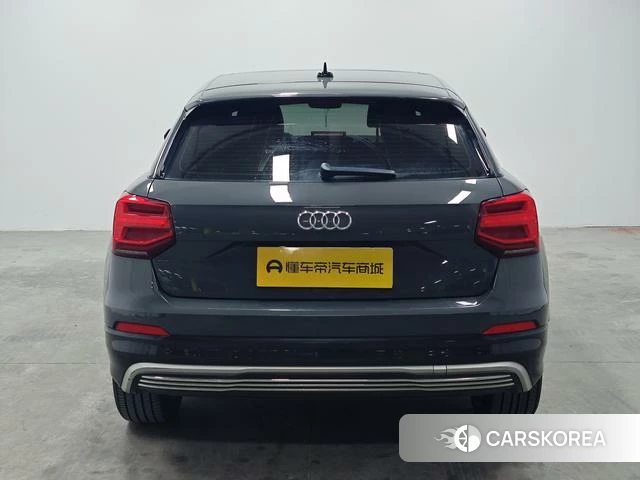 Audi Q2L 2021 Темно-серый из Китая, фото 6
