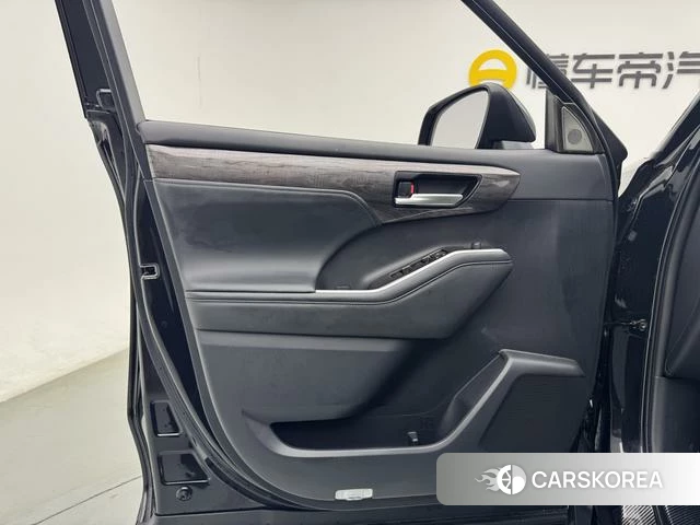 Toyota Crown 2025 Черный из Китая, фото 6