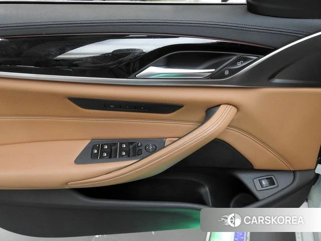BMW 5 Series (G30) 2018 Белый из Кореи, фото 6